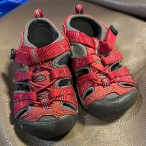 Keen Red and Black Sandals with Closed-Toe Design